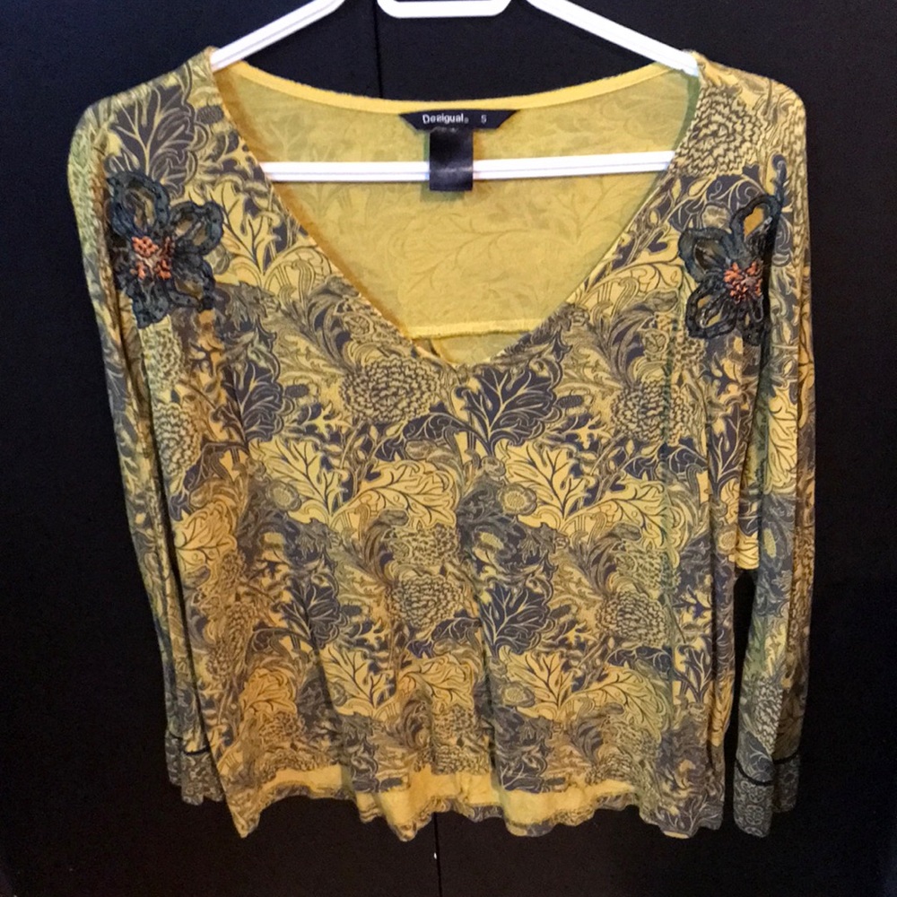 Desigual woman’s top. Size Small.